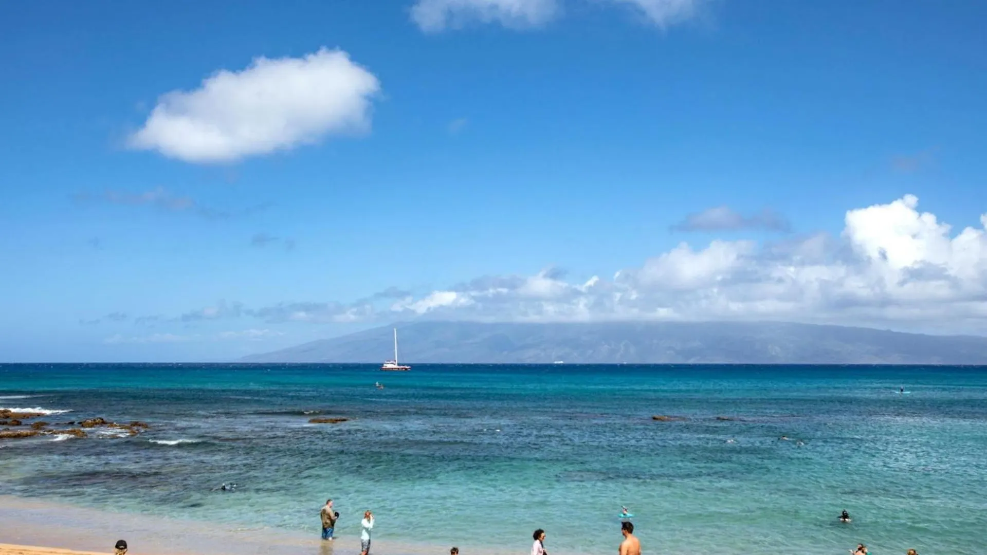 Kbm Resorts: Oceanfront Napili Bay Villa with Turtle Views Kahana Apartment