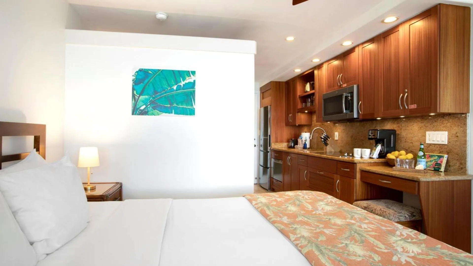 Kbm Resorts Free Car Napili Bay Oceanfront Stunning Studio Villa Turtle Views Nab-107 Kahana