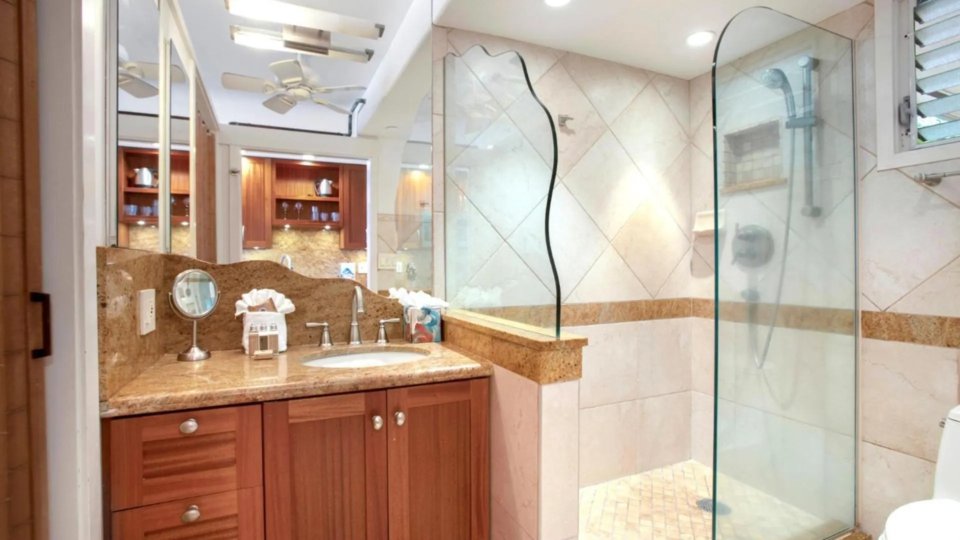 Kbm Resorts: Oceanfront Napili Bay Villa with Turtle Views Kahana 0*,